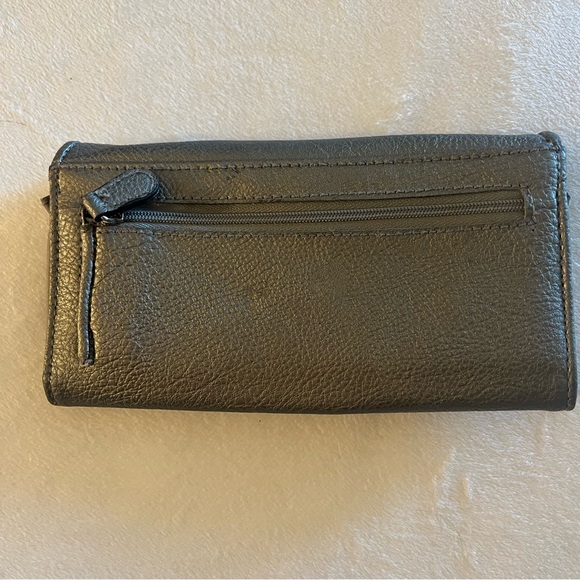 Elegant Grey Leather Wallet - Picture 2 of 10